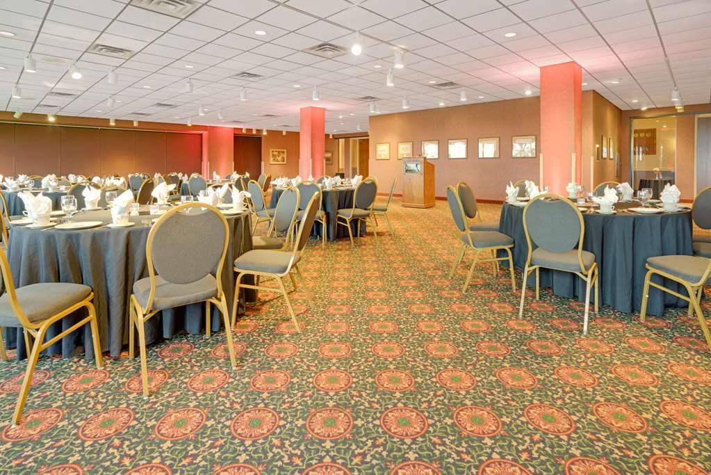 Ramada Msp Airport At The Mall بلومنقتون المطعم الصورة